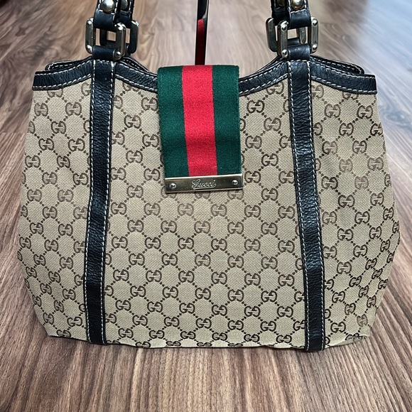 A144 - 💯 % authentic Gucci shoulder bag - Picture 3 of 16